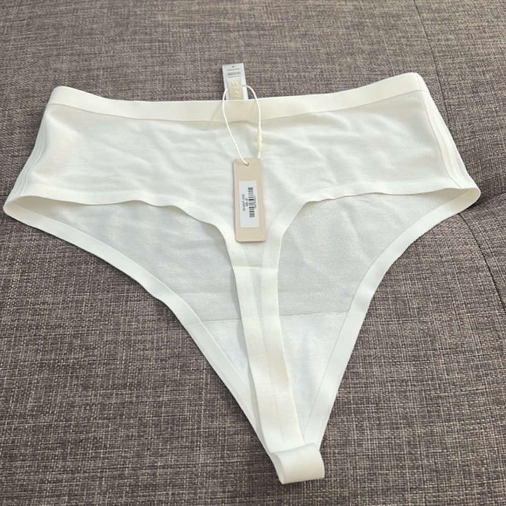 Skims Sculpting Thong High Waist - Picture 2 of 11